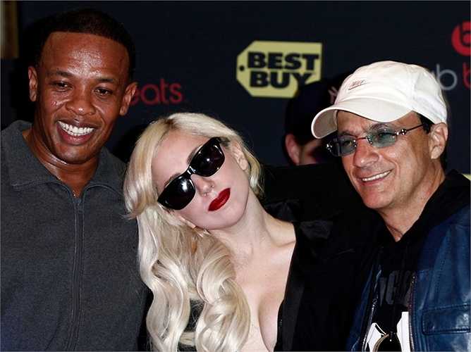 Mặc dù khởi đầu là một hãng thu âm chuyên về nhạc Rap, InterScope nhanh chóng 'lấn sân' sang nhiều thể loại khác như rock, pop, and R&B. Hiện nay, các ca sĩ Eminem, Lady Gaga, Lana Del Rey, Kendrick Lamar, và Madonna đều làm việc cho họ 