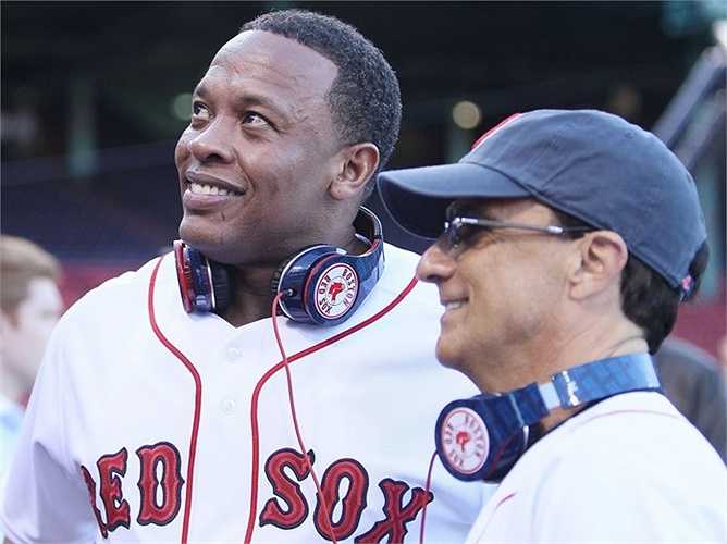 Iovine hợp tác với nam ca sĩ Dr.Dre để thành lập công ty Beats vào năm 2006 và ngay lập tức để lại dấu ấn với chiếc headphone đặc biệt 