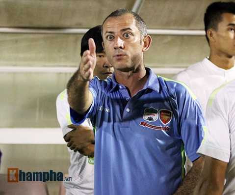 HLV Graechen đặt quyết tâm giành điểm trước Đồng Tháp