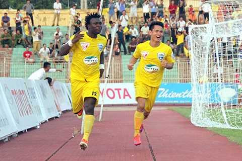 FLC Thanh Hóa thưởng cầu thủ 600 triệu đồng sau trận thắng Than Quảng Ninh FLC Thanh Hóa thưởng cầu thủ 600 triệu đồng sau trận thắng Than Quảng Ninh