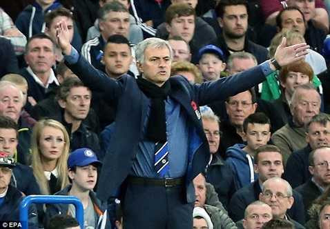 Mourinho không ngần ngại chỉ trích từ cầu thủ đến các nhân viên làm việc của Chelsea