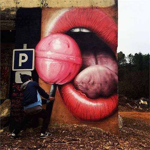 Đôi môi đầy quyến rũ