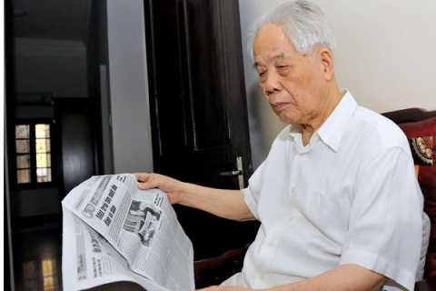 Hàng ngày, nguyên Tổng bí thư Đỗ Mười vẫn đọc báo, xem tivi theo dõi tin tức Hàng ngày, nguyên Tổng bí thư Đỗ Mười vẫn đọc báo, xem tivi theo dõi <a href='https://vtcnews.vn/' >tin tức</a>