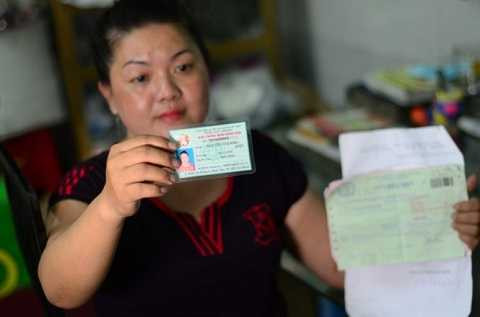 Chị Nguyễn Thị Kim Điệp ở P. Bình Trị Đông A, Q.Bình Tân (TP.HCM) có số CMND trùng với một người tên K.T.M. ở P.9, Q.6, nhưng khi chị Điệp tìm đến địa chỉ này thì chủ nhà cho biết không có ai tên K.T.M. ở đây - Ảnh: Thanh Tùng