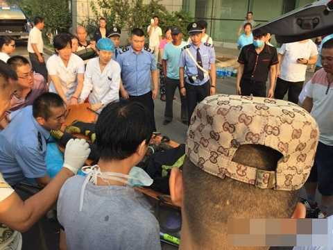 Người dân và đồng đội tỏ lòng thương tiếc trước sự ra đi của một lính cứu hỏa Người dân và đồng đội tỏ lòng thương tiếc trước sự ra đi của một lính cứu hỏa