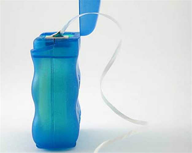 16. Không dùng chỉ nha khoa Nhiều người trong chúng ra rất chăm đánh răng mà không quan tâm đến việc sử dụng chỉ nha khoa. Dùng chỉ nha khoa giúp bạn loại bỏ mảng bám ở răng và nướu, kiểm soát mùi hơi thở, mang lại nụ cười tươi sáng hơn.