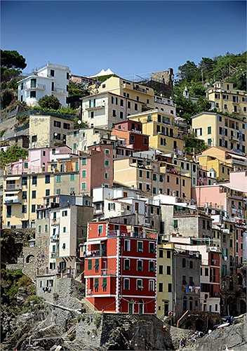 Veliko Tarnovo, Bulgaria là thành phố cổ kính với nhiều công trình hàng trăm năm tuổi. Ở đây còn lưu giữ nhiều tác phẩm nghệ thuật thời Phục Hưng và trung cổ