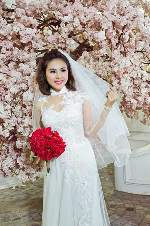 Vân Trang là gương mặt thân thuộc trong nhiều bộ phim truyền hình của Việt Nam, không những thế cô còn là nhân vật rất thường có mặt trong các sự kiện như họp báo, liên hoan phim, lễ trao giải...