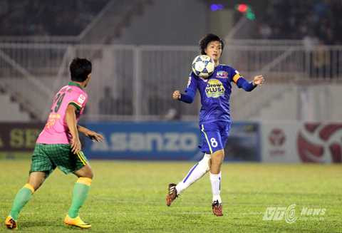 Tuấn Anh rất có thể phải đá trung vệ (Ảnh: Minh Trần)