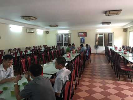  Khu vực phòng chờ dành cho khách đến tham quan Bảo tàng Lịch sử Quốc gia, tuy nhiên, hiện nay lại biến thành phòng Vip (phòng có điều hòa) của nhà hàng.