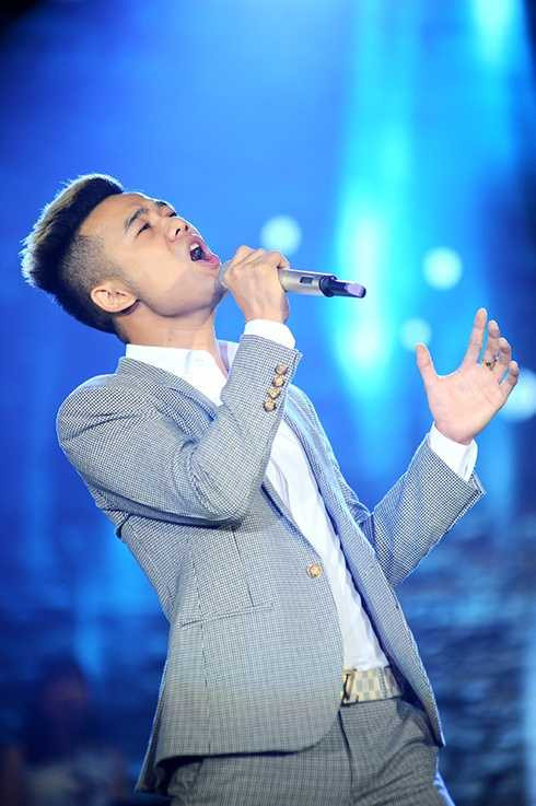 Nguyễn Đức Tiến gây ấn tượng với phong cách mộc mạc giản dị tại bảng thi Nhạc nhẹ Sao Mai 2015