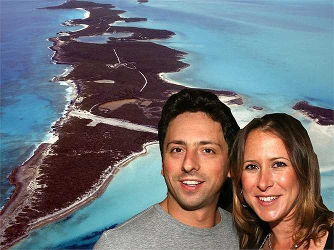 Họ tổ chức đám cưới tại một địa điểm bí mật tại Bahamas và đều mặc trang phục lặn. Cặp vợ chồng sinh được 2 con.