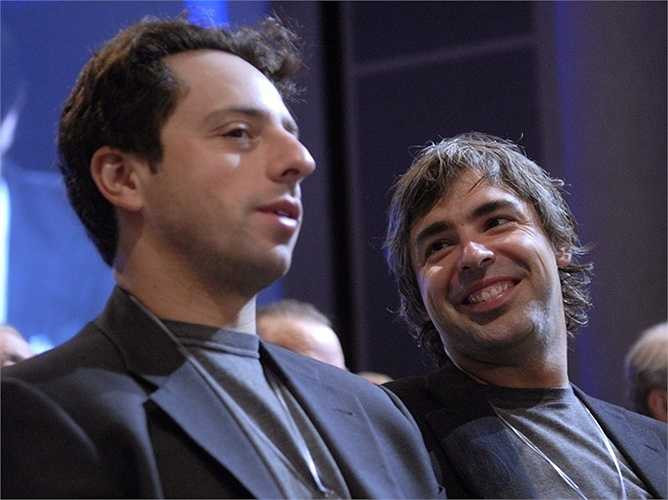 Anh thuê ít nhất 47 người để quản lý các tài sản cá nhân, trong đó có một thuyền trưởng, nhân viên mua sắm riêng và một cựu đặc nhiệm SEAL, qua công ty Bayshore Global Management.