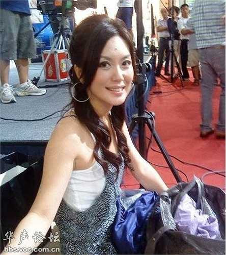 Khoảng năm 2011, Quách Phi Lệ bất ngờ tuyên bố kết hôn với doanh nhân người Úc ngoài 50 tuổi và tạm ngừng đóng phim. Cũng từ đó, cô gần như không xuất hiện trước ống kính.