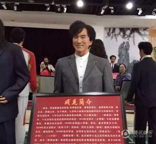  Tượng sáp của Thành Long bị chê tơi bời.