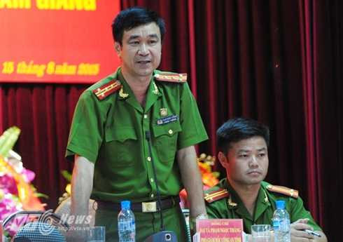 Đại tá Phạm Ngọc Thắng trả lời phỏng vấn báo chí - Ảnh: Tùng Đinh