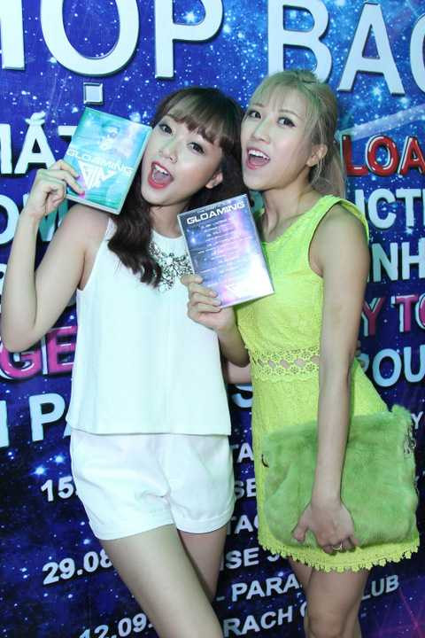 Trang Pháp khoe vòng eo thon gọn