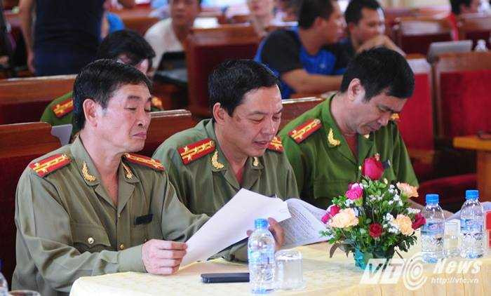 Lãnh đạo Công an tỉnh Yên Bái kiểm tra báo cáo điều tra trước họp báo