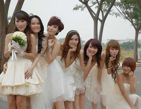 Nhóm Mây Trắng sau khi kết nạp thêm Hải Băng.