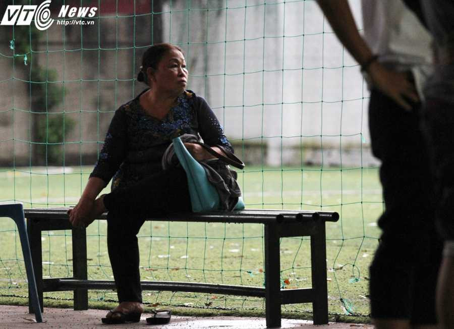 'Cháu đi đâu bà theo đó', bà nội Kiệt luôn muốn cháu mình hạnh phúc với đam mê đá bóng (Ảnh: Hoàng Tùng)