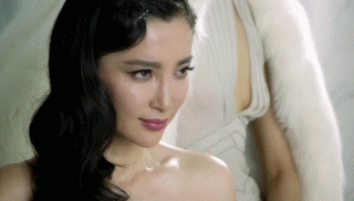 Vẻ đẹp không tì vết và quý phái của Lý Băng Băng