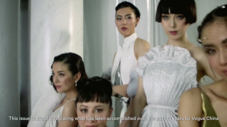 Đỗ Quyên nổi bật hẳn so với Lưu Gia Linh và Thang Duy