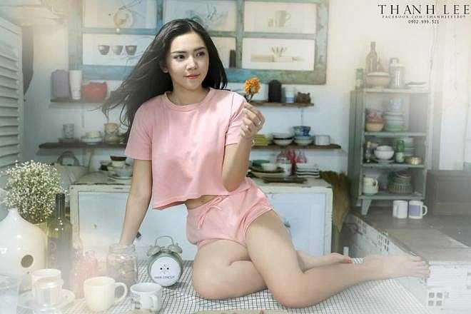 Khi được mọi người khen là có vẻ đẹp Tây, Tú Anh cảm thấy rất vui và hạnh phúc. (Photo: Xuân Thành. Make up: Phúc Vinh)