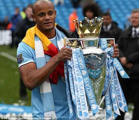 Terry không đến Man City, Kompany mới được xuống đá trung vệ và trở thành thủ quân Terry không đến Man City, Kompany mới được xuống đá trung vệ và trở thành thủ quân