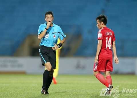 Trọng tài chính Okabe điều khiển trận đấu khá tốt và không gặp phải lỗi phản ứng nào