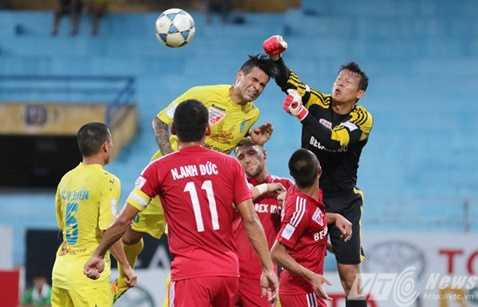 Dù Hà Nội T&T có Gonzalo và Hoàng Vũ Samson nhưng Tấn Trường vẫn ra vào rất chính xác