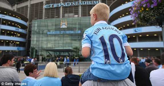 CĐV Man City tới sân