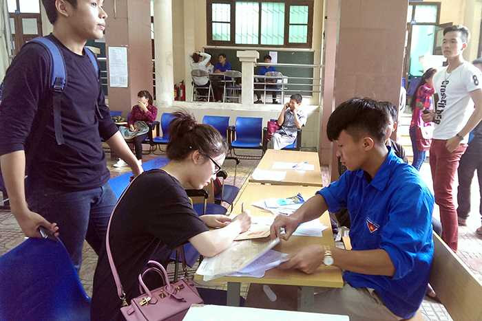 Thí sinh đăng ký xét tuyển vào Đại học Nội vụ Hà Nội