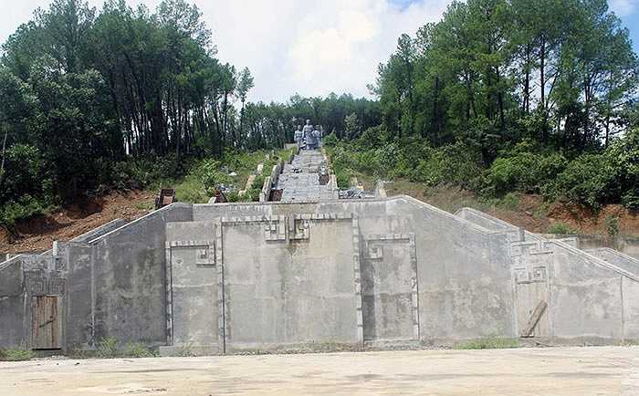 Công trình do UBND huyện Vũ Quang làm chủ đầu tư; Công ty cổ phần xây dựng 26/3 thi công. Theo dự kiến, sau 1 năm xây dựng (năm 2010), công trình này sẽ hoàn thành...