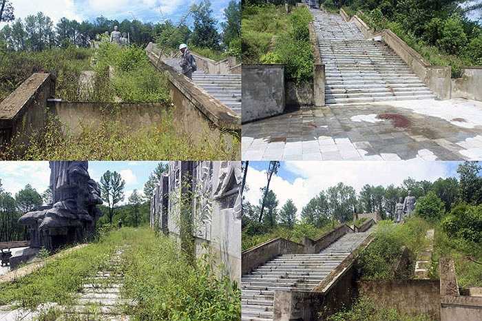 Cỏ dại mọc um tùm; do không có người trông coi, dọn dẹp nên trông rất nhếch nhác.