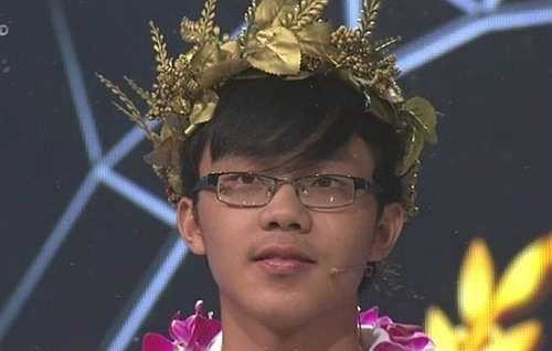 'Nhờ thành công ở cuộc thi này em sẽ có cơ hội hoàn thành ước mơ của mình. Tới đây em sẽ rèn luyện thêm vốn tiếng Anh để đi du học theo học bổng vừa giành được', Văn Viết Đức nói thêm