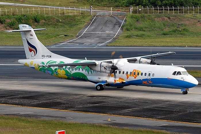 Ngày 4/8/2009, chiếc máy bay ATR 72-200 của hãng Bangkok Airways lao khỏi đường băng trước khi đâm thẳng vào một tòa tháp điều khiển tại sân bay thành phố Samui. Vụ tai nạn khiến một trong 4 thành viên phi hành đoàn tử nạn tại chỗ, tất cả 68 hành khách sống sót. Nguồn: VOV