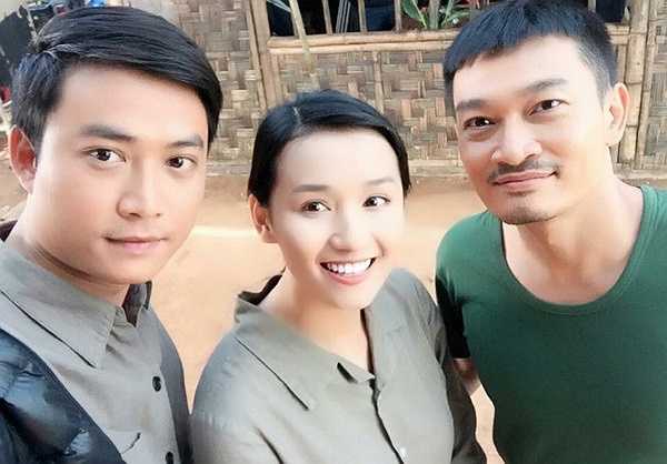 Khi thực hiện cảnh đỡ đẻ với một em bé thật chỉ mới 18 ngày tuổi, cả hai đã làm việc từ tối đến tận 4 giờ sáng. Dù mệt mỏi nhưng lúc bế em bé khóc trên tay, cả Lã Thanh Huyền và Tiến Lộc đều xúc động bởi cảm giác rất thật.