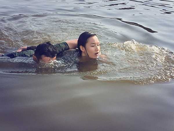 Với Quốc Thái, Lã Thanh Huyền có nhiều kỷ niệm nhất trong thời gian quay phim vào mùa đông 2014 tại Hòa Bình. Ở những phân đoạn chiến tranh với bom đam, đạo diễn muốn có thước phim chân thực nên yêu cầu 2 diễn viên ghi hình ở ngay gần chỗ bom nổ