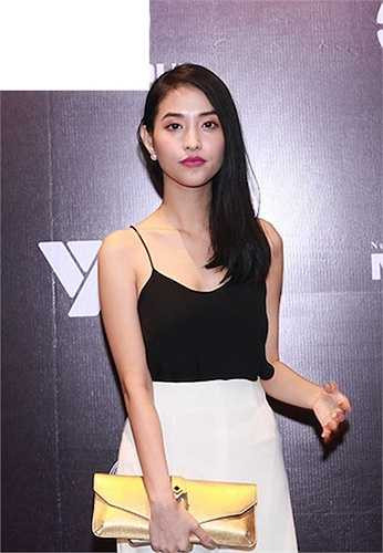 Người đẹp Mai Hồ cũng đến ủng hộ người chị họ.