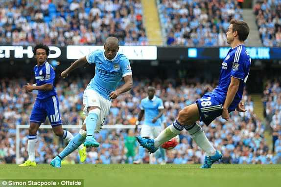 Fernandinho ghi bàn thứ 3 cho Man City