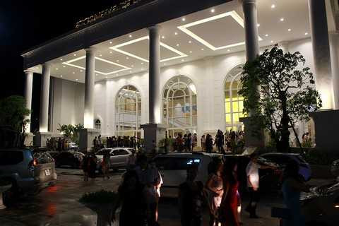 Toàn bộ cơ sở vật chất và dịch vụ phục vụ tổ chức cuộc thi được Tập đoàn FLC, chủ đầu tư của Quần thể du lịch nghỉ dưỡng sinh thái FLC Sầm sơn tài trợ. Toàn bộ cơ sở vật chất và dịch vụ phục vụ tổ chức cuộc thi được Tập đoàn FLC, chủ đầu tư của Quần thể du lịch nghỉ dưỡng sinh thái FLC Sầm sơn tài trợ.