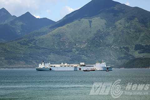 Siêu bệnh viện, USNS Mercy(T-AH19), USNS Millinocket(JHSV-3), trên biển, Hải quân Mỹ, Đà Nẵng