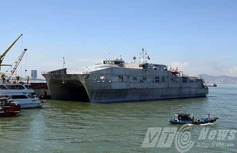 Siêu bệnh viện, USNS Mercy(T-AH19), USNS Millinocket(JHSV-3), trên biển, Hải quân Mỹ, Đà Nẵng
