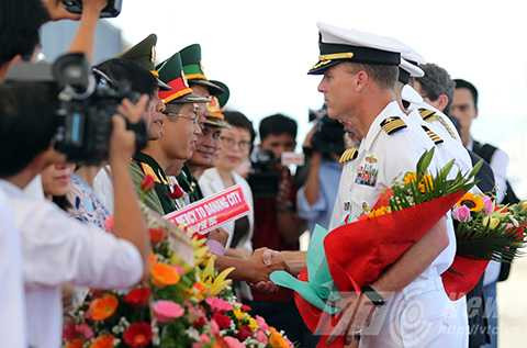 Siêu bệnh viện, USNS Mercy(T-AH19), USNS Millinocket(JHSV-3), trên biển, Hải quân Mỹ, Đà Nẵng