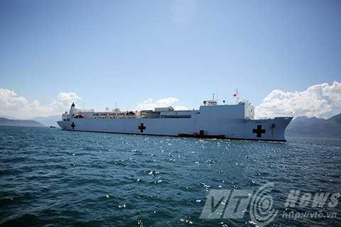 Siêu bệnh viện, trên biển, USNS Mercy, Hải quân Mỹ, Đà Nẵng, (T-AH19)