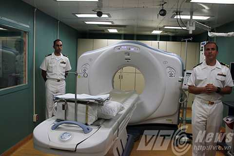 Siêu bệnh viện, trên biển, USNS Mercy, Hải quân Mỹ, Đà Nẵng, (T-AH19)