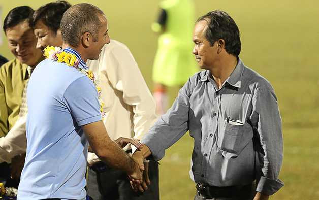 Hết rồi thời Bầu Đức cưng thầy Giôm