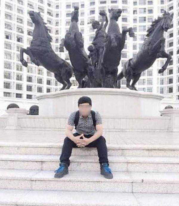 Chàng trai đốt giấy xét tuyển đại học, cao đẳng khiến dân mạng bất ngờ