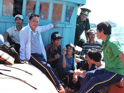 Cứu thành công, 9 ngư dân, trên tàu cá, BĐ 97044TS, bị nạn ở Hoàng Sa, Quảng Ngãi, Lý Sơn