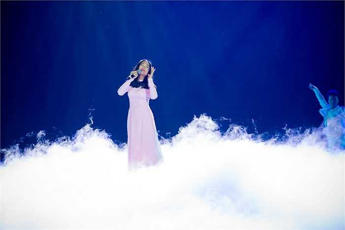 Thỏi socola biết hát say mê với những giai điệu trên sân khấu.